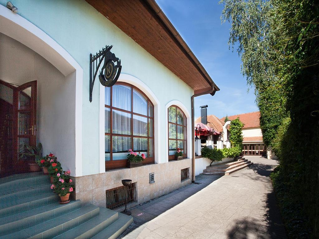 Hotel Napoleon Austerlitz Buitenkant foto