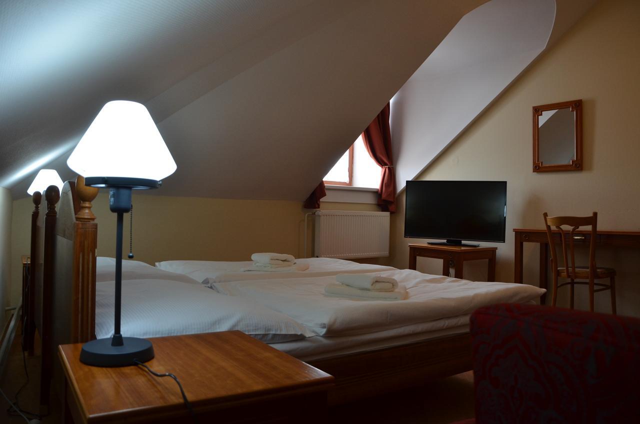 Hotel Napoleon Austerlitz Buitenkant foto