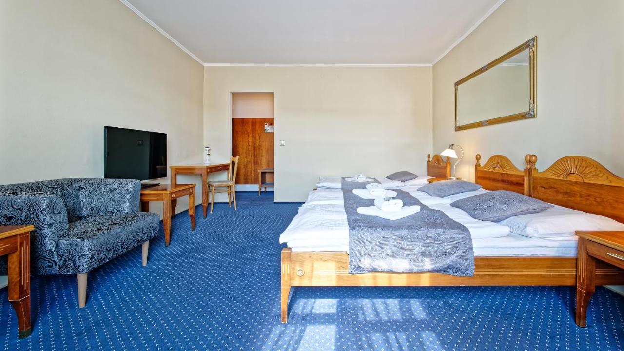 Hotel Napoleon Austerlitz Buitenkant foto