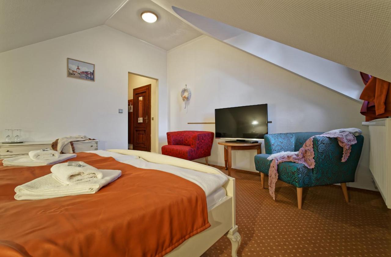 Hotel Napoleon Austerlitz Buitenkant foto