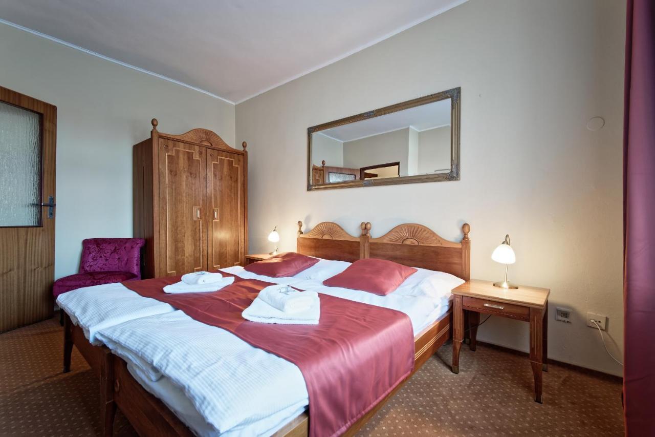 Hotel Napoleon Austerlitz Buitenkant foto